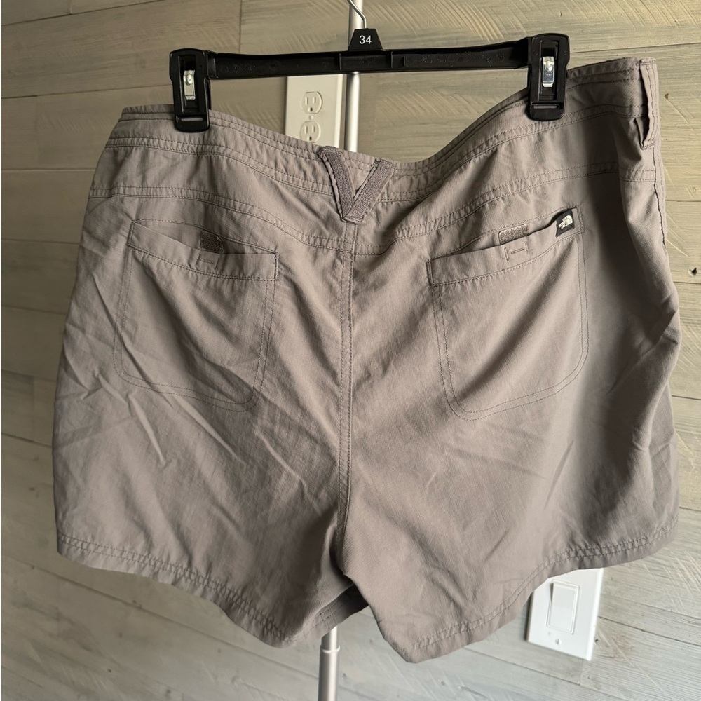 The North Face Gray Cargo Shorts Outdoor Essential - Picture 2 of 7